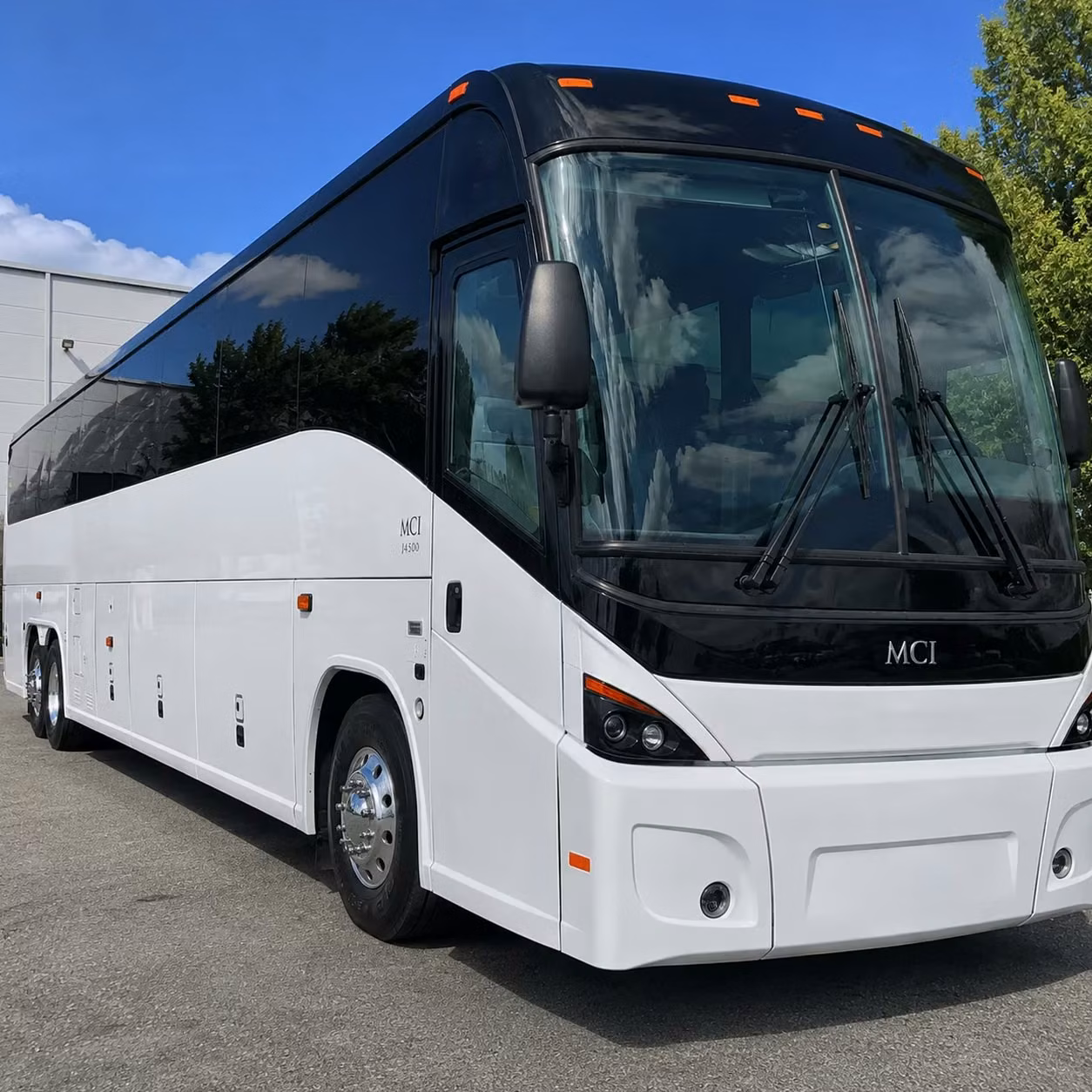bakersfield corporate groups and convention travelers rely on private airport shuttles